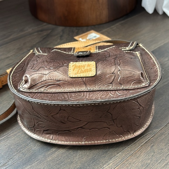 Tony Lama Saddle Bag/Crossbody,Bronze Floral Tooled,snap close,cell phone pocket - Picture 5 of 14